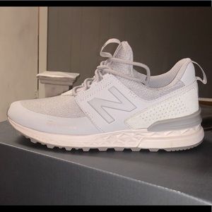 New balance tennis shoes
